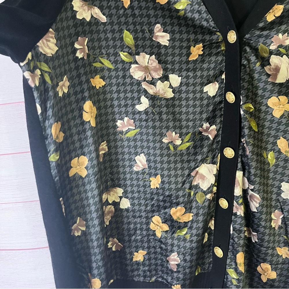 Isaac Mizrahi Estate Gold Crest Button Satin Front Cardigan Sweater Size XL - Picture 7 of 8